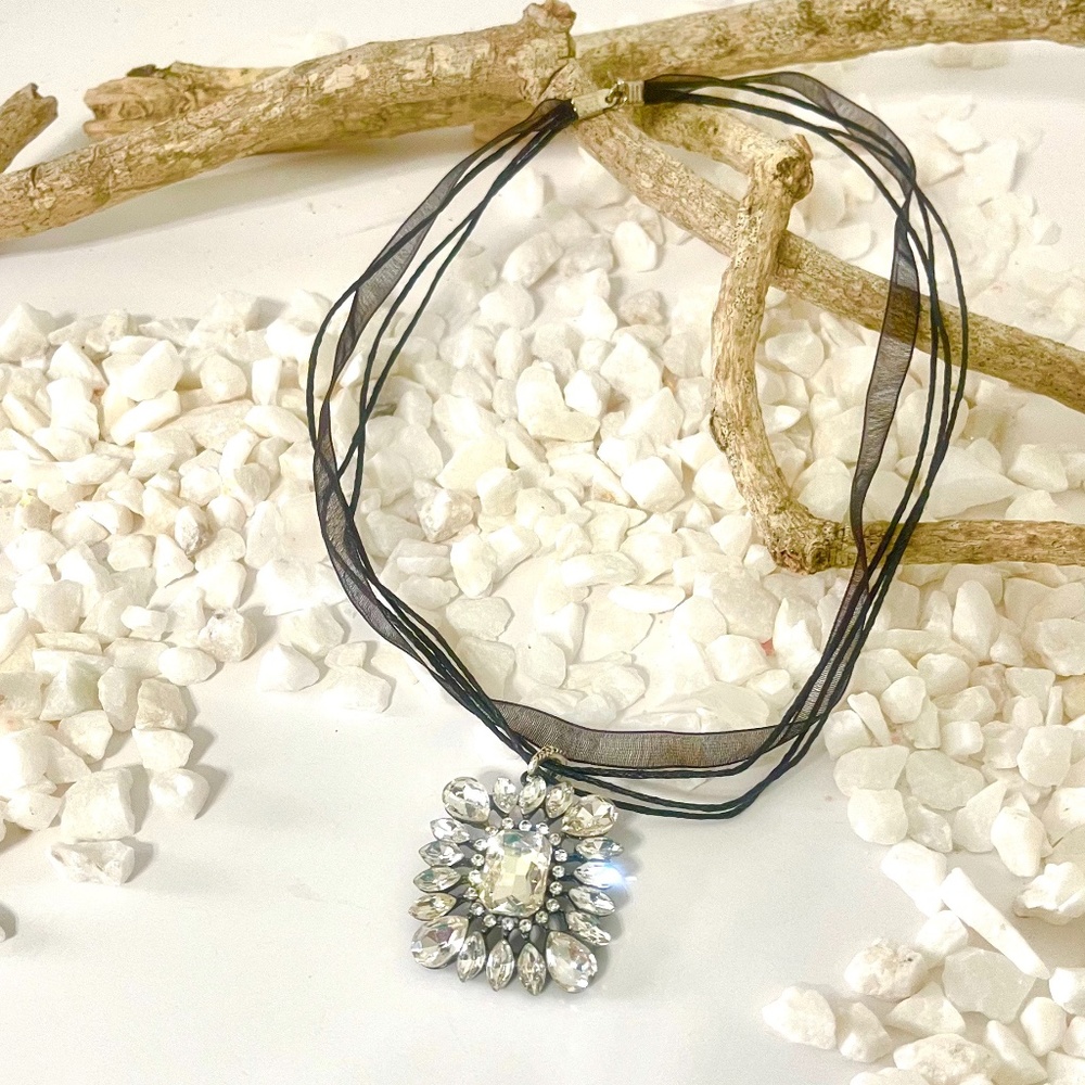 Rhinestone Pendant Necklace. NEW ITEM.